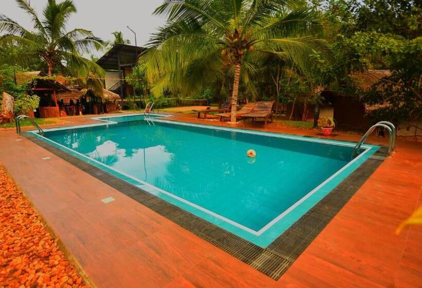چادر با خدمات رفاهی استاندارد, Athgira River Camping   Udawalawe