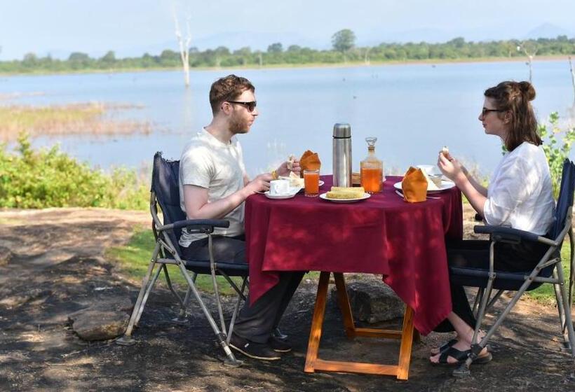 چادر با خدمات رفاهی لوکس, Athgira River Camping   Udawalawe