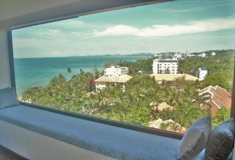 اتاق لوکس با بالکن, Coral Bay Resort