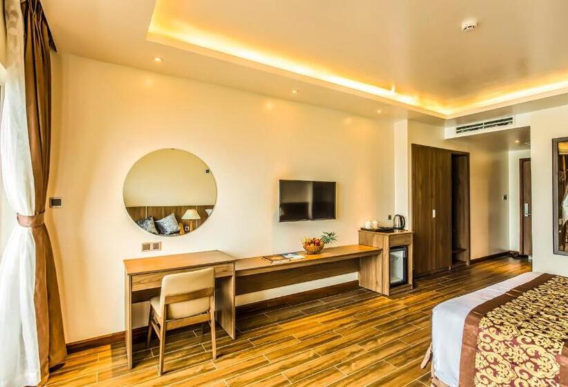اتاق لوکس با چشم‌انداز دریا, Coral Bay Resort