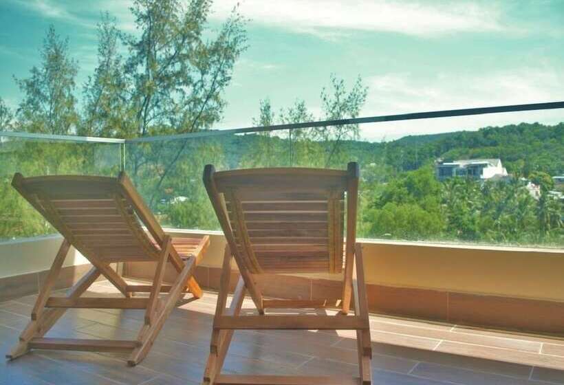 اتاق لوکس با بالکن, Coral Bay Resort