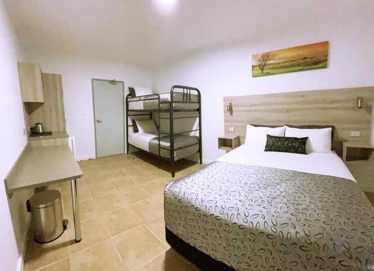 家庭间, Childers Oasis Motel