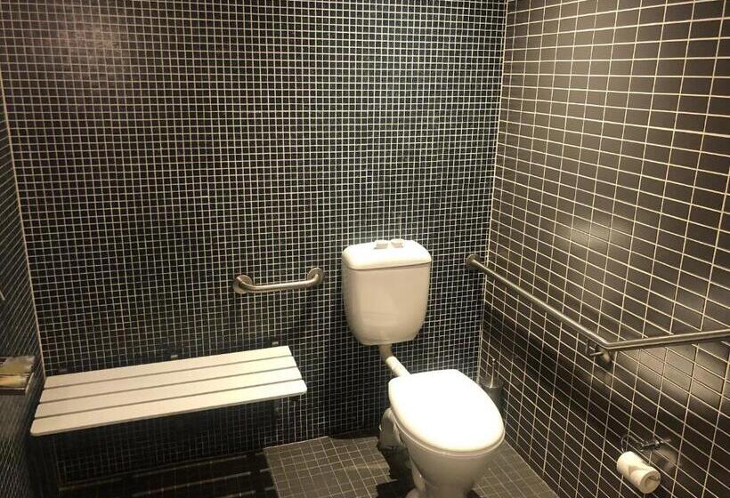 장애인을 위한 퀸사이즈 스탠다드 룸, Crown Hotel Surry Hills