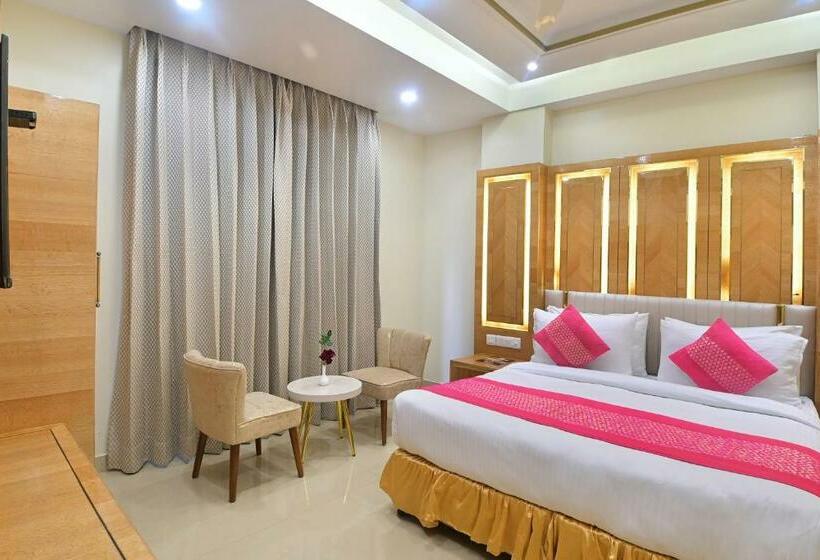 Номер Deluxe, Gold Palace   03 Mins Walk From New Delhi Railway Station