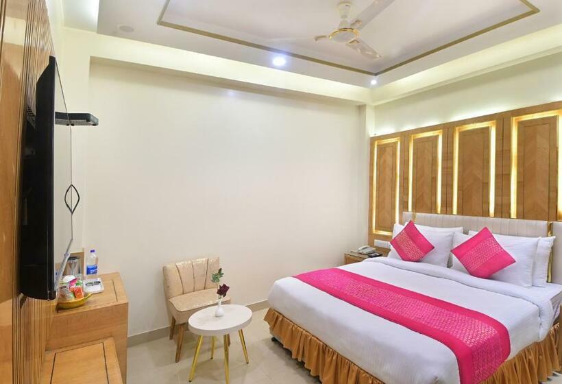 Номер Deluxe, Gold Palace   03 Mins Walk From New Delhi Railway Station