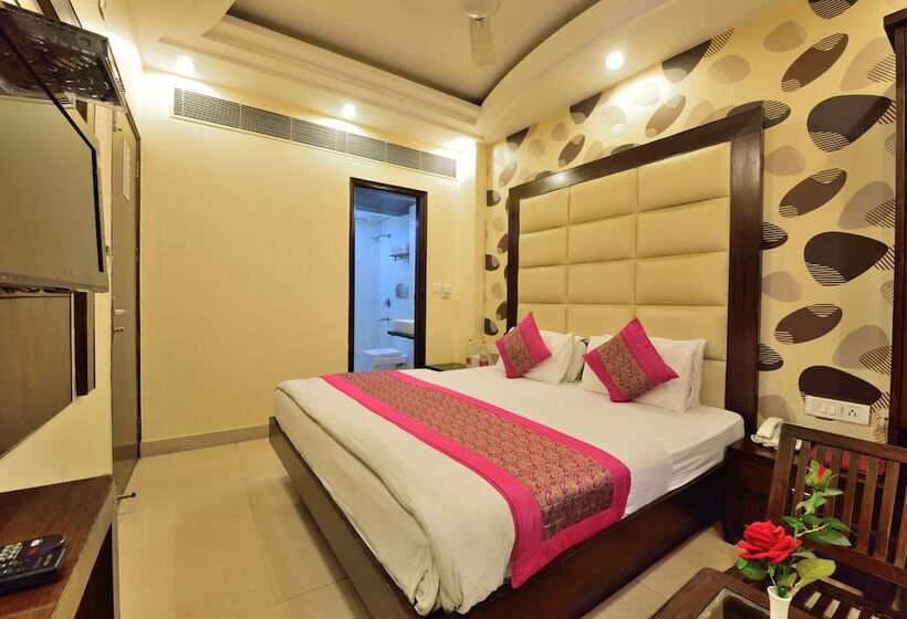 Номер Deluxe, Gold Palace   03 Mins Walk From New Delhi Railway Station