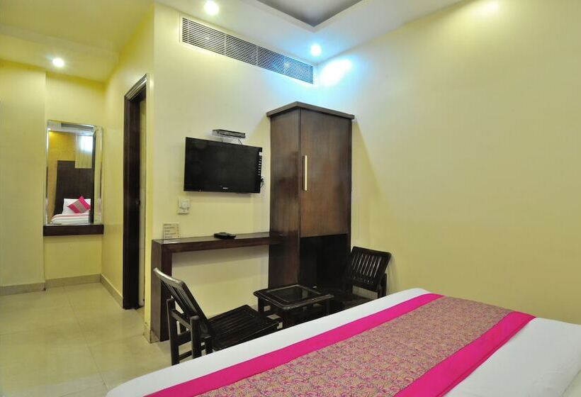 Номер Deluxe, Gold Palace   03 Mins Walk From New Delhi Railway Station
