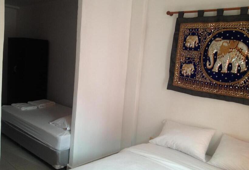 חדר קומפורט לשלושה, Jomtien Hostel