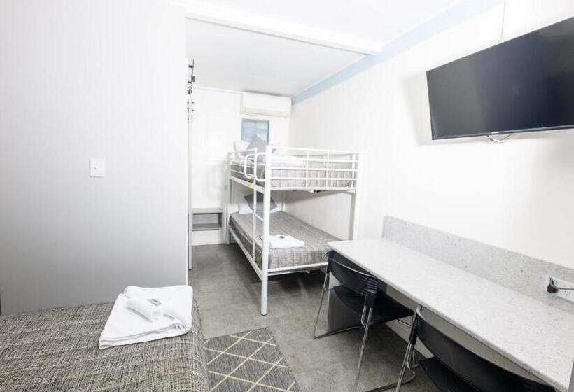 Семейный Номер, Y Motels Kingaroy
