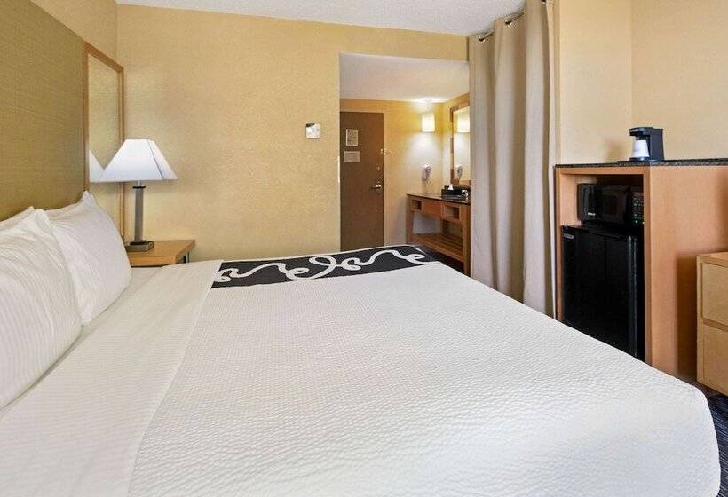 Номер Deluxe, La Quinta Inn & Suites By Wyndham Sunrise