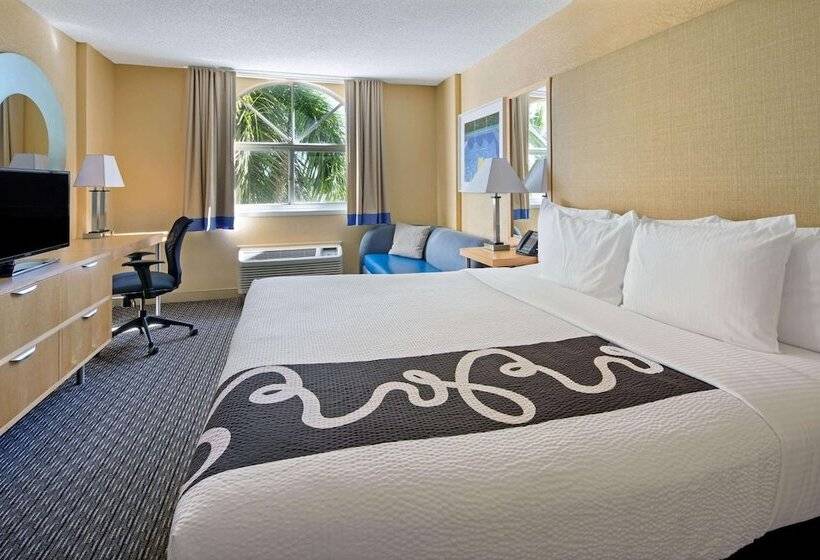 Номер Deluxe, La Quinta Inn & Suites By Wyndham Sunrise