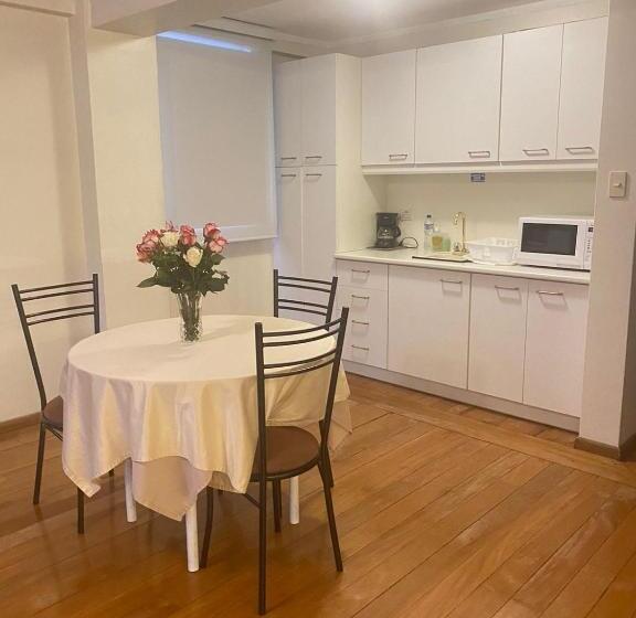 סוויטה, Suites Metropoli
