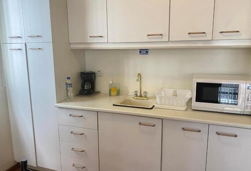 סוויטה, Suites Metropoli