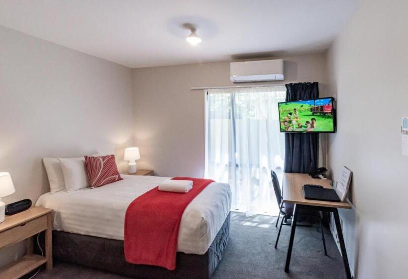 标准工作室, Riccarton Mall Motel