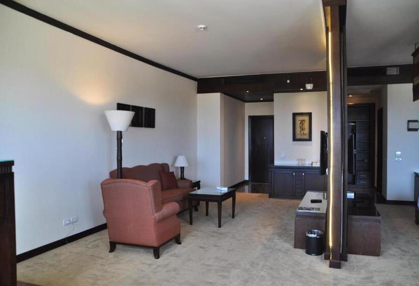 سوییت, Africana Hotel & Spa