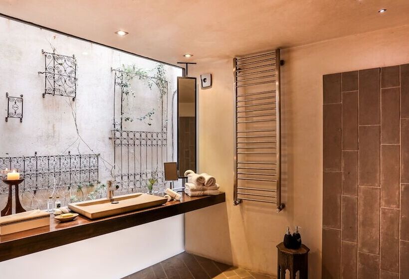 سوییت, Karawan Riad