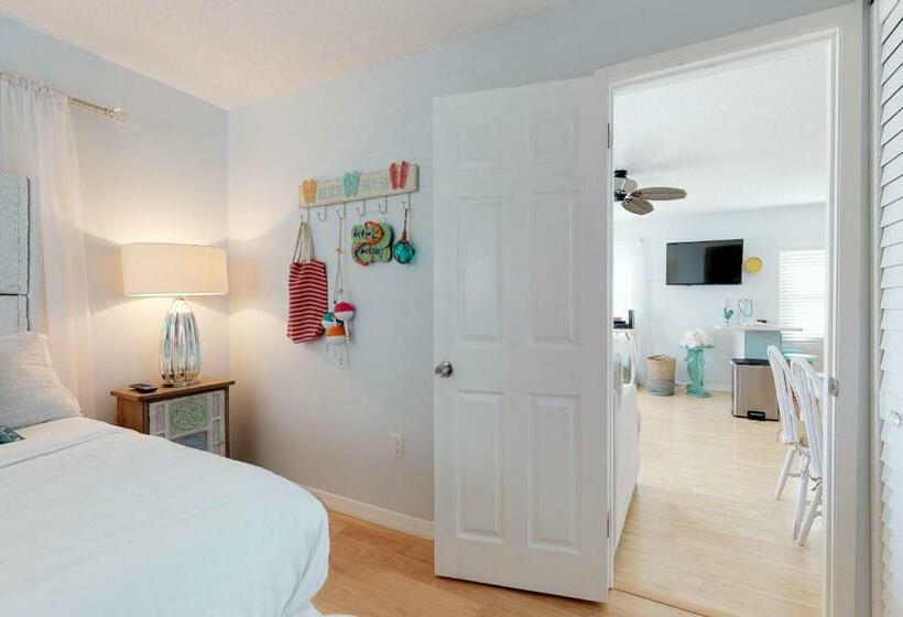 דירת חדר, Bay View Inn 202