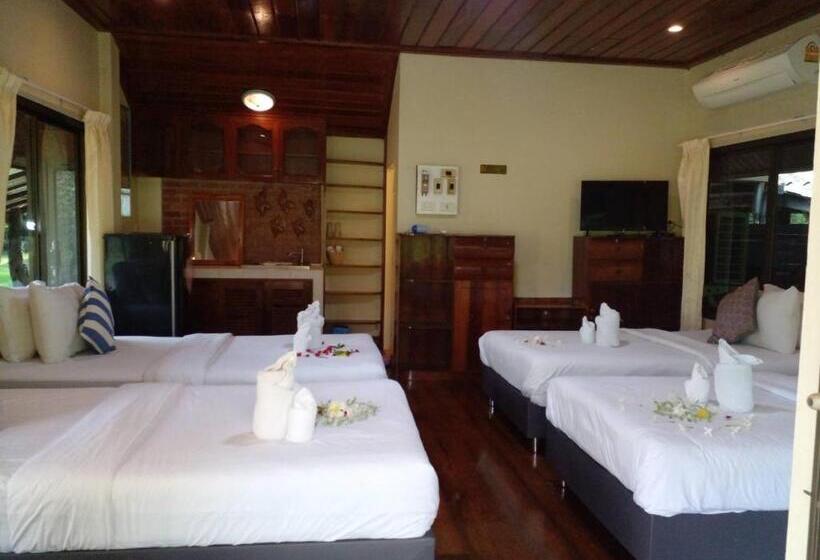 샬레, Baansuanleelawadee Resort Amphawa