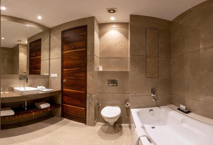 Люкс, Surestay By Best Western Model Town Amritsar