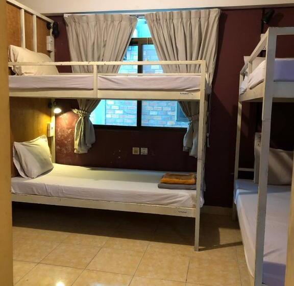 تختخواب در اتاق مشترک, Naga Angkor Hostel