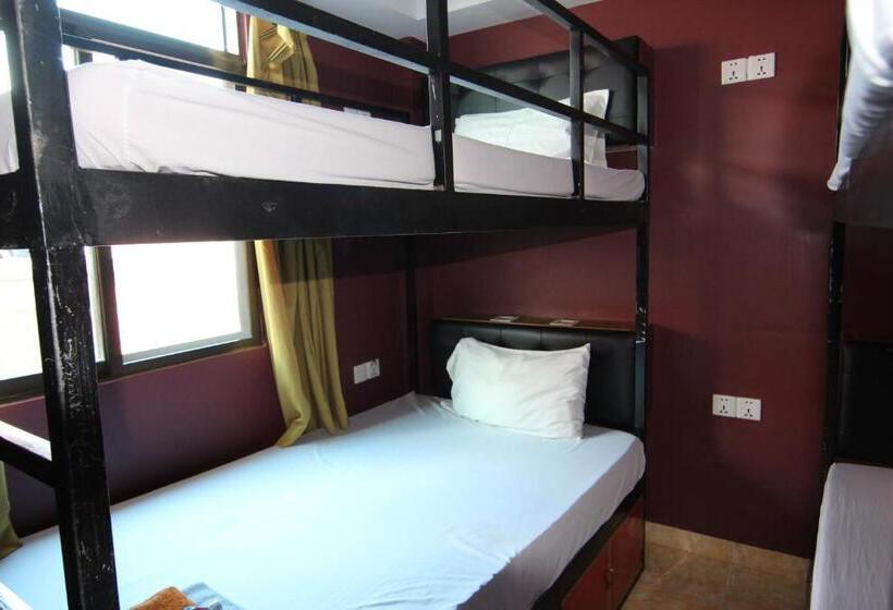 تختخواب در اتاق مشترک, Naga Angkor Hostel