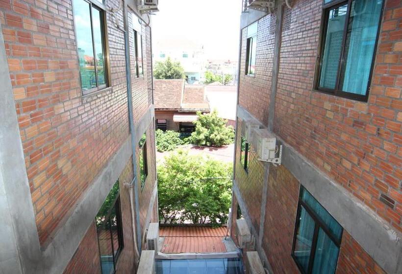 اتاق سوپریور, Naga Angkor Hostel