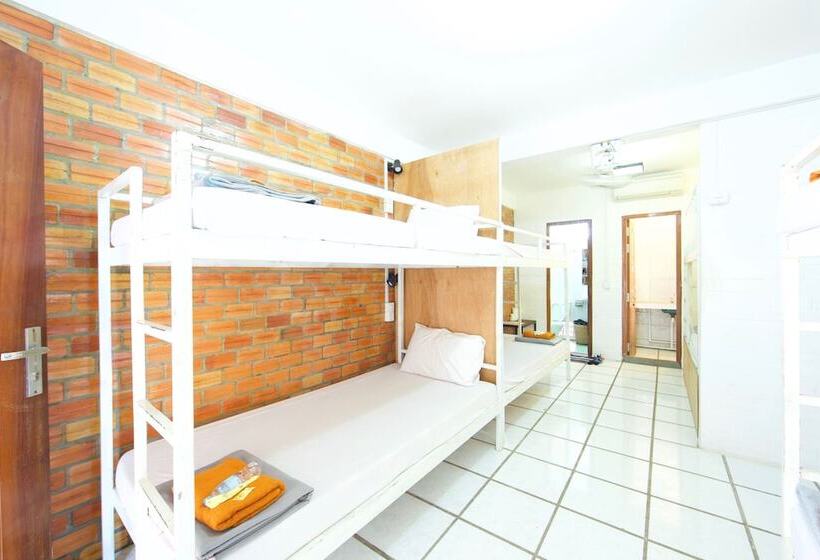 تختخواب در اتاق مشترک, Naga Angkor Hostel
