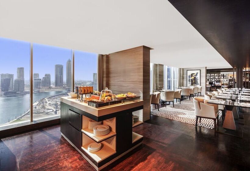 Люкс Superior, Pullman Dubai Downtown