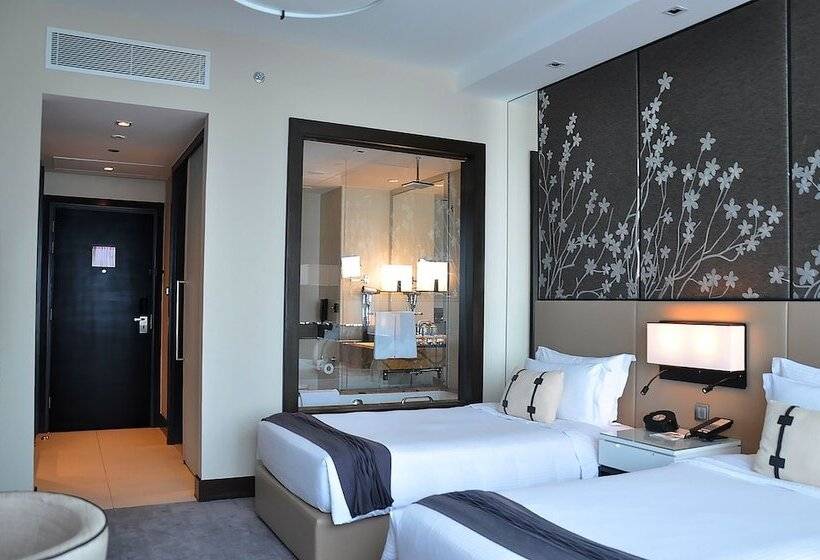 Представительский номер с видом, Pullman Dubai Downtown