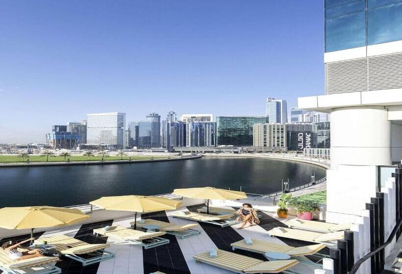 Номер Deluxe Кровать Кинг с Видом, Pullman Dubai Downtown