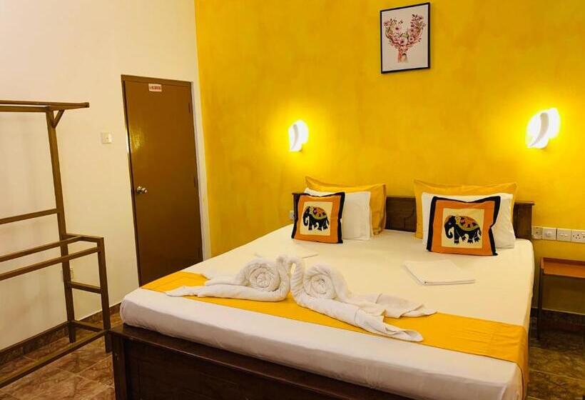 Номер Стандарт, Sam's Guest House