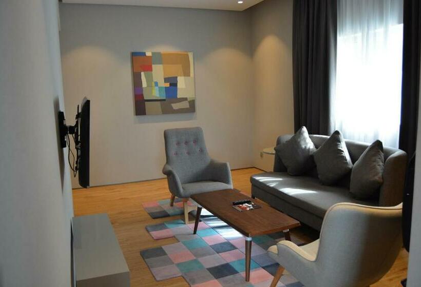 Люкс, Ibis Styles Dubai Jumeira