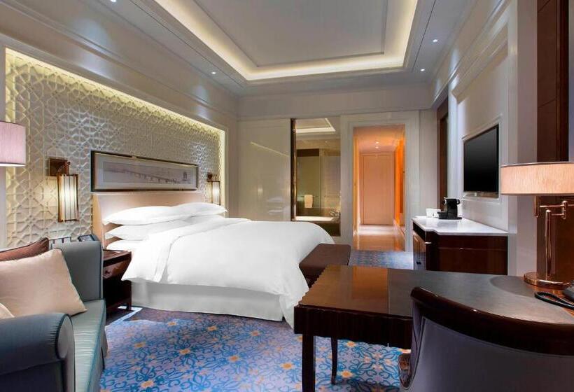 Номер Superior Кровать Кинг, Sheraton Grand Wuhan Hankou