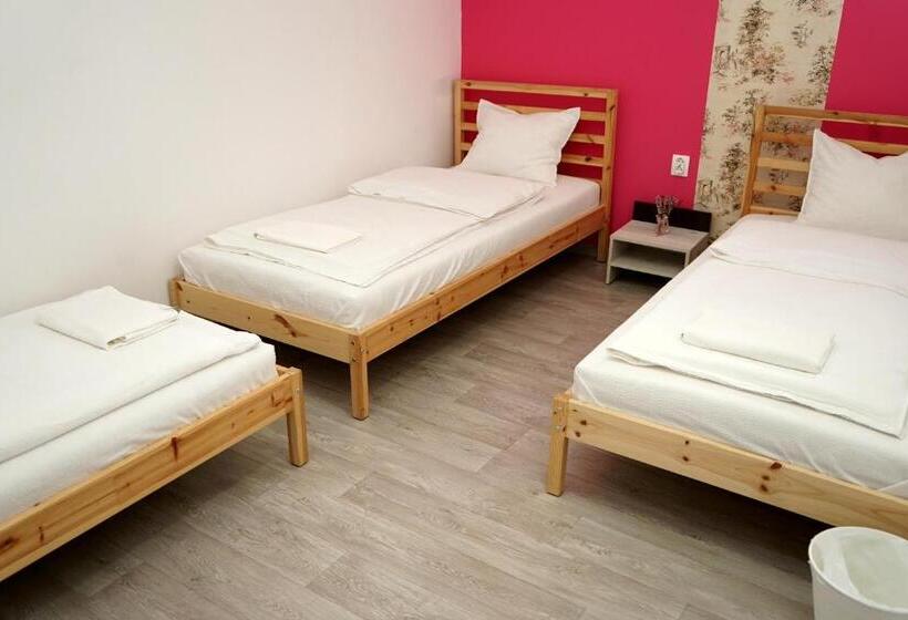 Номер Стандарт Трехместный, Garden Vendégház