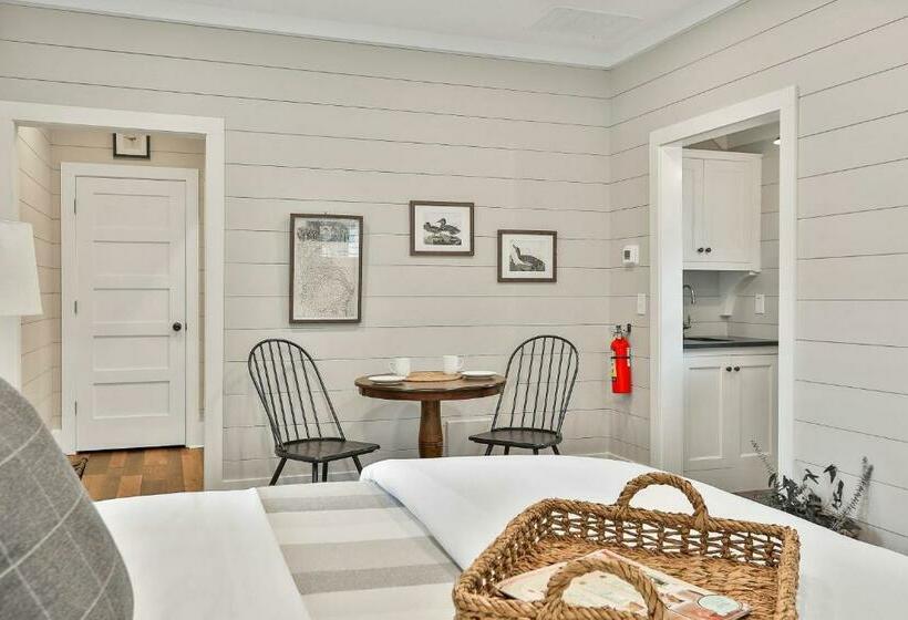 스위트 킹사이즈 침대, The Cottages At Laurel Brooke