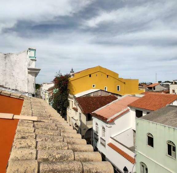 اتاق لوکس با بالکن, Villa Salvador