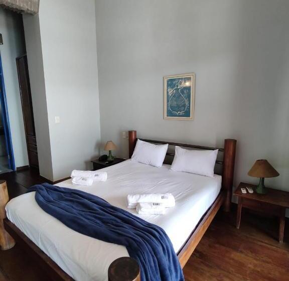 اتاق لوکس با بالکن و چشمانداز دریا, Villa Salvador