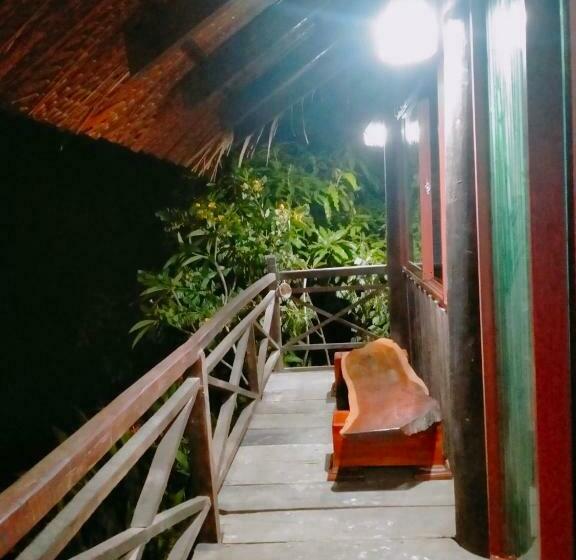 اتاق استاندارد چهارنفره با چشم‌انداز باغ, Vita Garden Homestay