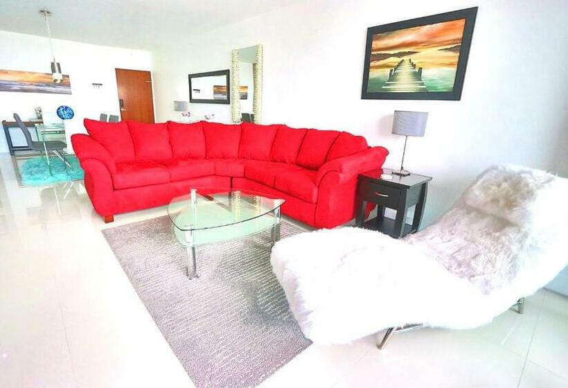 1침실 펜트하우스 아파트, Beautiful Penthouse Condo With Stunning Views Of Both Ocean And City