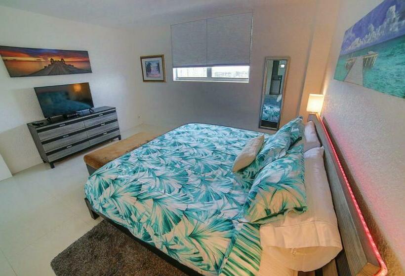 1침실 펜트하우스 아파트, Beautiful Penthouse Condo With Stunning Views Of Both Ocean And City