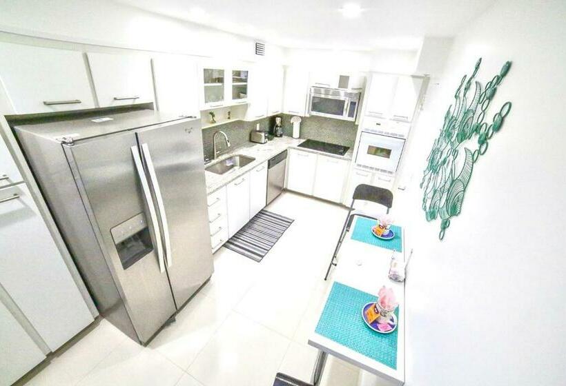 1침실 펜트하우스 아파트, Beautiful Penthouse Condo With Stunning Views Of Both Ocean And City