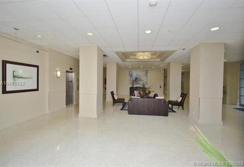 1침실 펜트하우스 아파트, Beautiful Penthouse Condo With Stunning Views Of Both Ocean And City