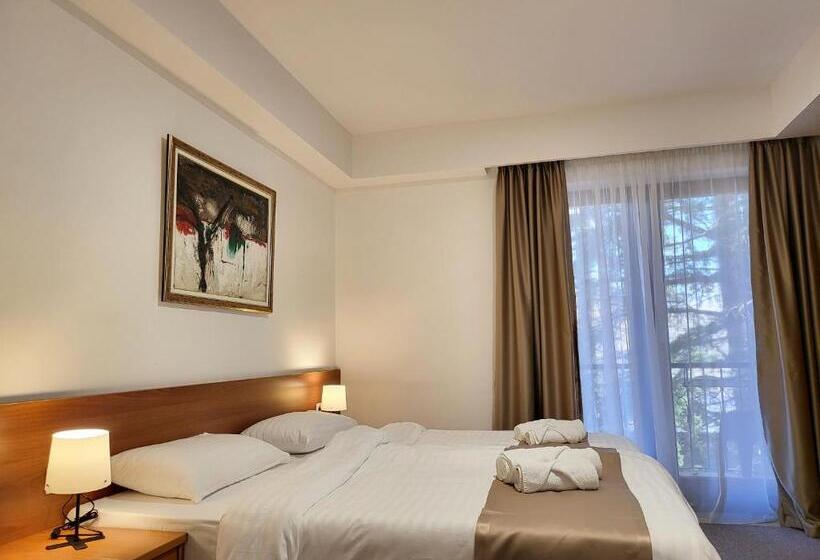 اتاق استاندارد سه تخته با بالکن, Mayberry Lake   Villa Medijapark