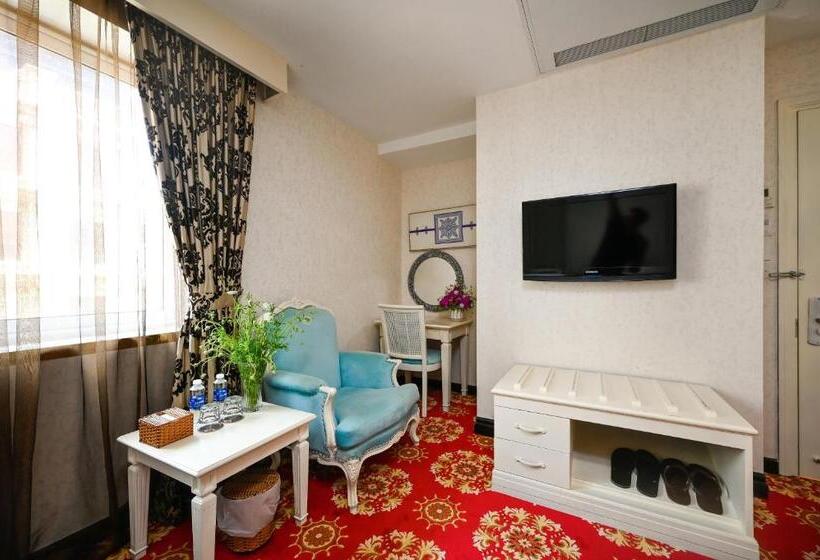 اتاق استاندارد با چشم‌انداز, California Saigon Hotel & Rooftop Pool