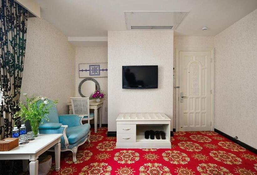 اتاق استاندارد با چشم‌انداز, California Saigon Hotel & Rooftop Pool