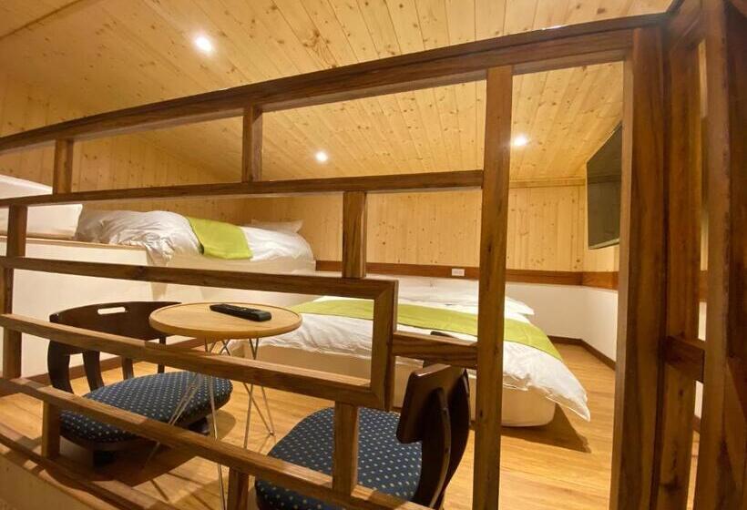 اتاق خانوادگی, Lemuju B&b