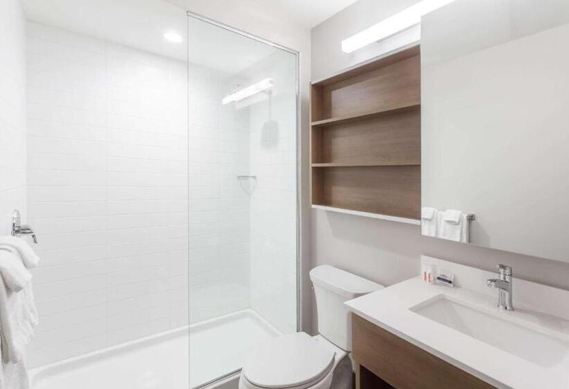 デラックススイート, Microtel Casselman