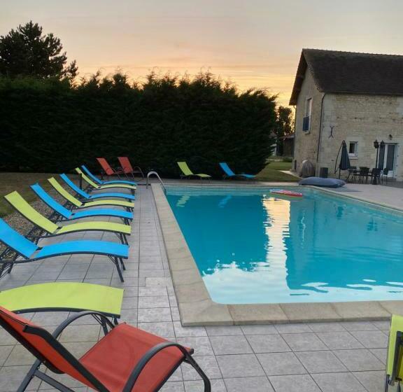 プールビュースタンダードルーム, Kourline Villalunoterie Futuroscope Piscine Spa