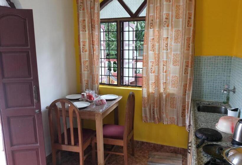 سوئیت با بالکن, Alexmarie Guest House 5 Min To Candolim Beach