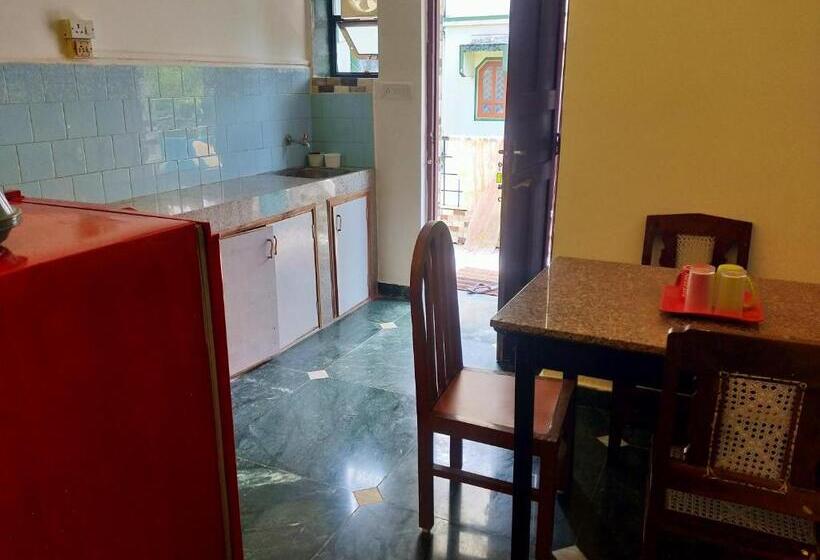 Suite with Terrace, Alexmarie Guest House 5 Min To Candolim Beach